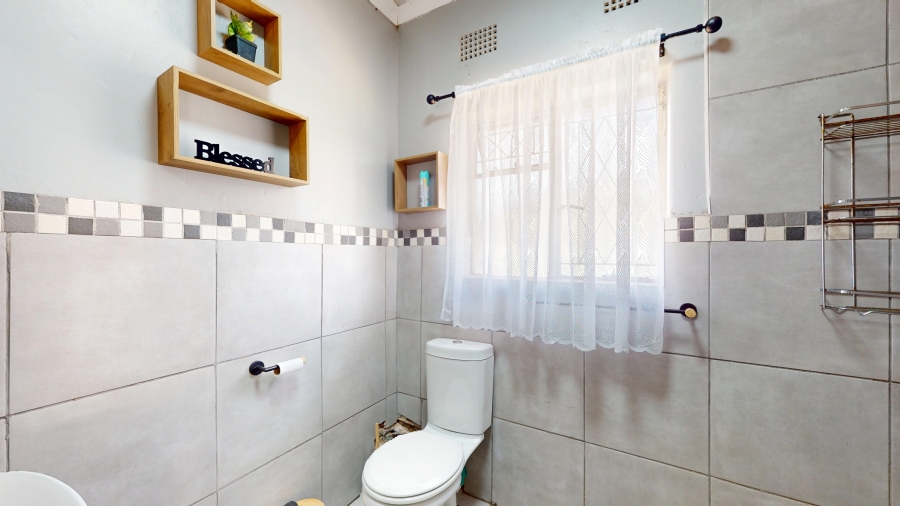 6 Bedroom Property for Sale in Comet Gauteng