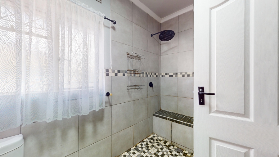 6 Bedroom Property for Sale in Comet Gauteng