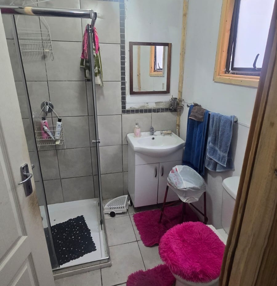 6 Bedroom Property for Sale in Comet Gauteng