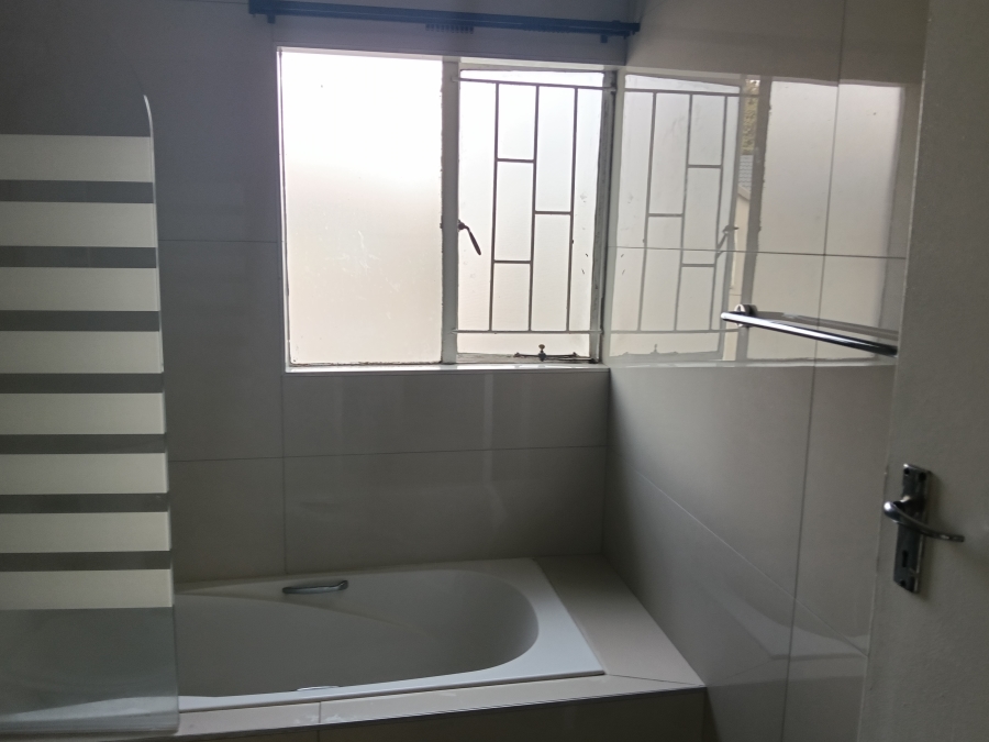 2 Bedroom Property for Sale in Lakefield Gauteng