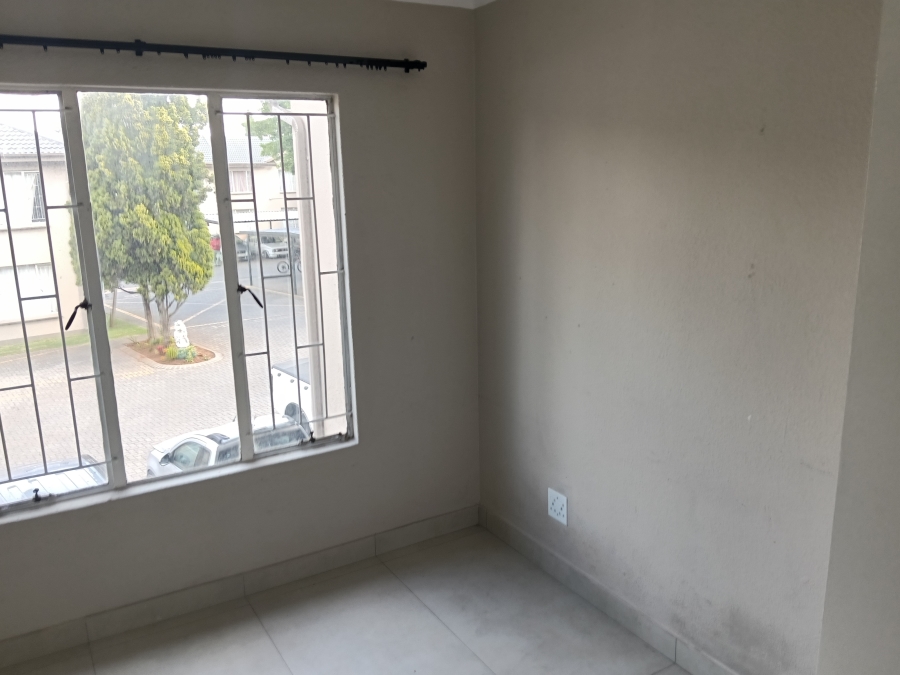 2 Bedroom Property for Sale in Lakefield Gauteng