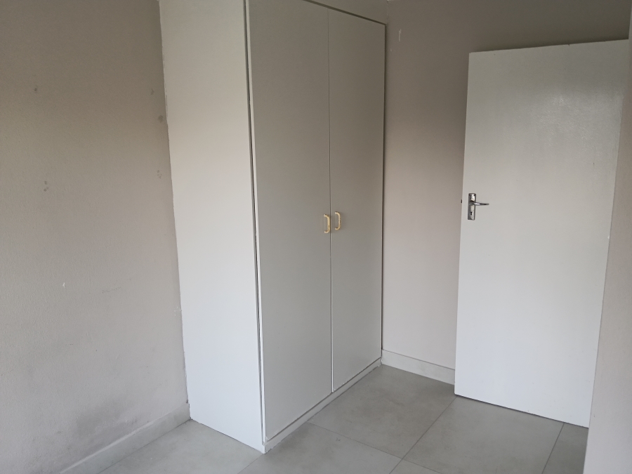 2 Bedroom Property for Sale in Lakefield Gauteng
