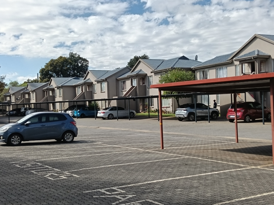 2 Bedroom Property for Sale in Lakefield Gauteng