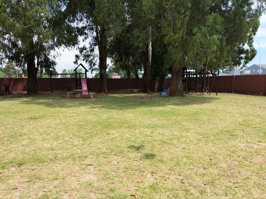 2 Bedroom Property for Sale in Lakefield Gauteng
