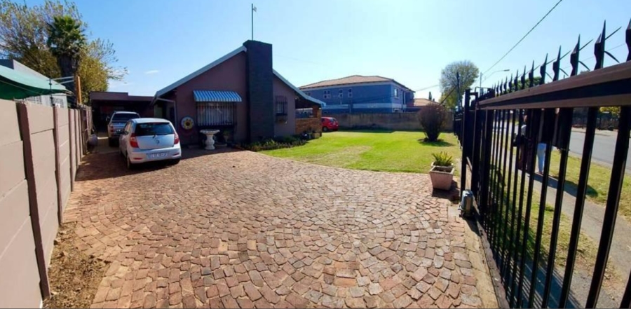 3 Bedroom Property for Sale in Robertsham Gauteng