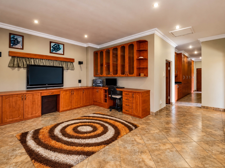 5 Bedroom Property for Sale in Midstream Estate Gauteng
