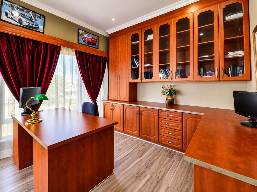 5 Bedroom Property for Sale in Midstream Estate Gauteng