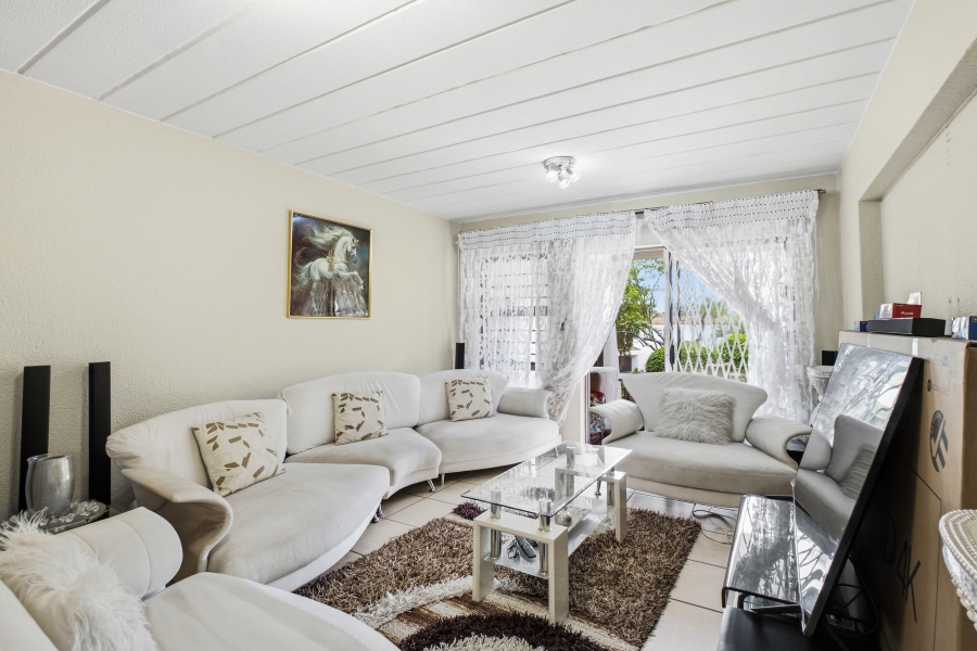 2 Bedroom Property for Sale in Maroeladal Gauteng
