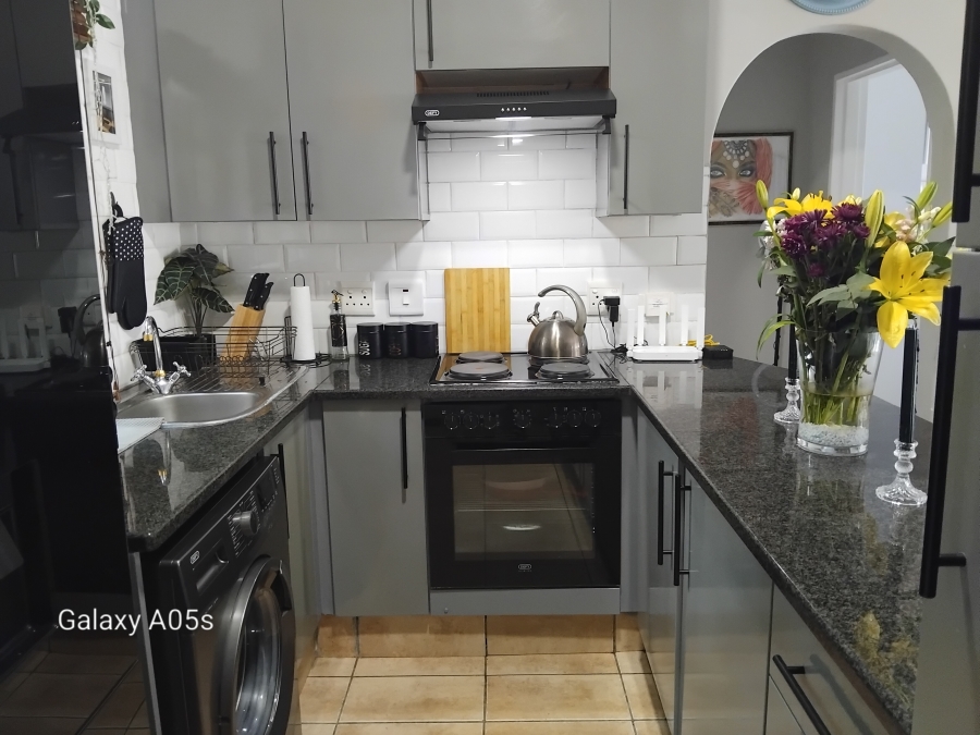 1 Bedroom Property for Sale in Lonehill Gauteng