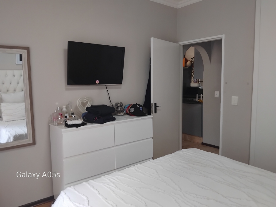 1 Bedroom Property for Sale in Lonehill Gauteng