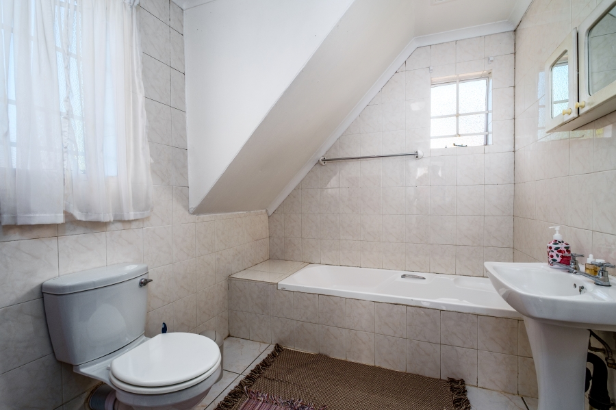 4 Bedroom Property for Sale in Bromhof Gauteng