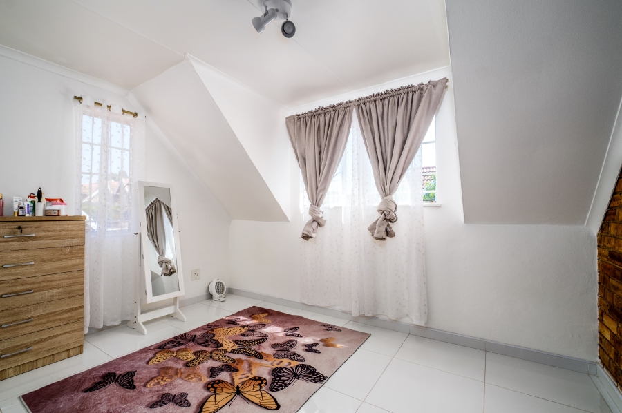 4 Bedroom Property for Sale in Bromhof Gauteng