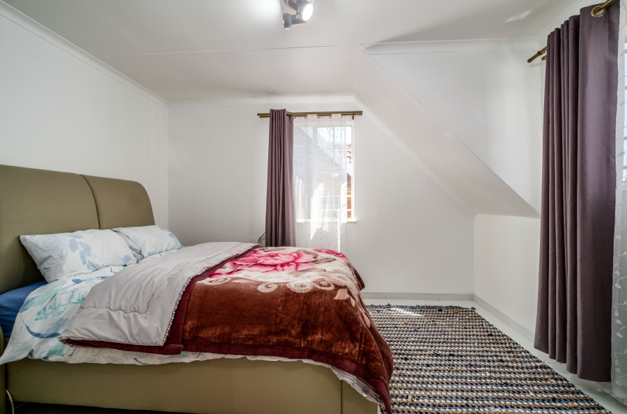 4 Bedroom Property for Sale in Bromhof Gauteng