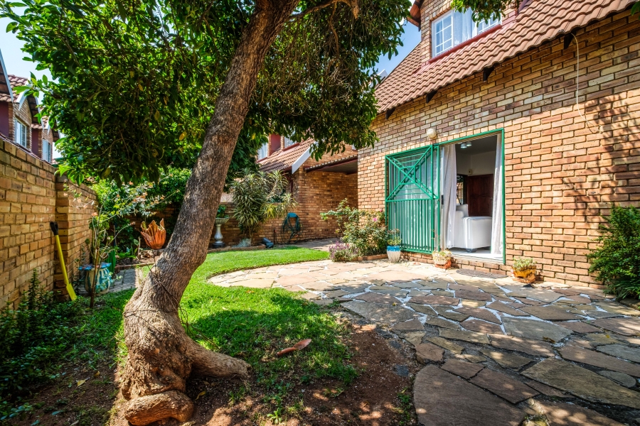 4 Bedroom Property for Sale in Bromhof Gauteng