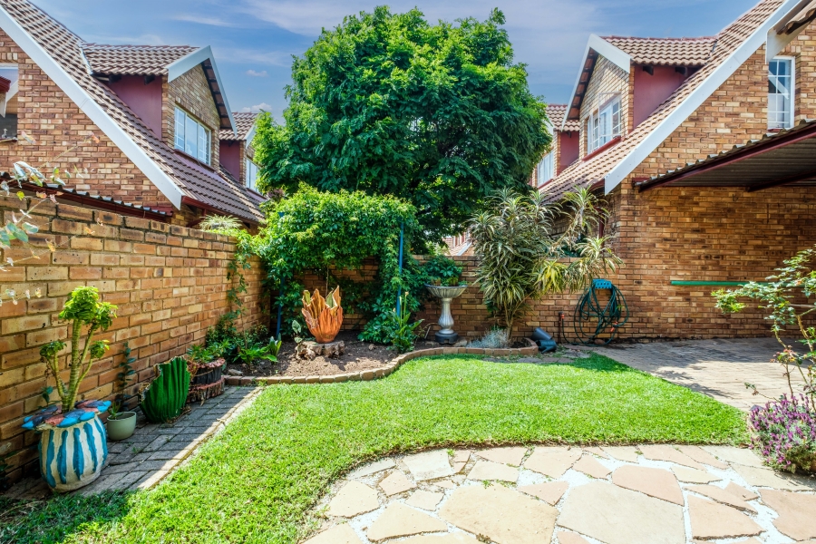 4 Bedroom Property for Sale in Bromhof Gauteng