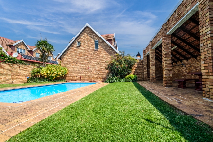 4 Bedroom Property for Sale in Bromhof Gauteng