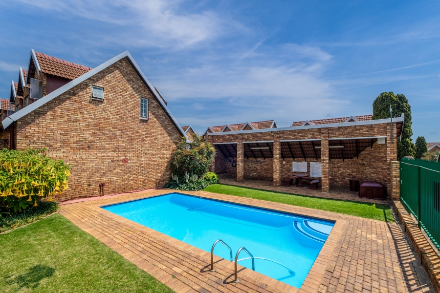 4 Bedroom Property for Sale in Bromhof Gauteng
