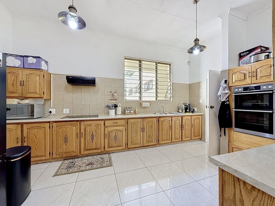 5 Bedroom Property for Sale in Waterkloof Park Gauteng