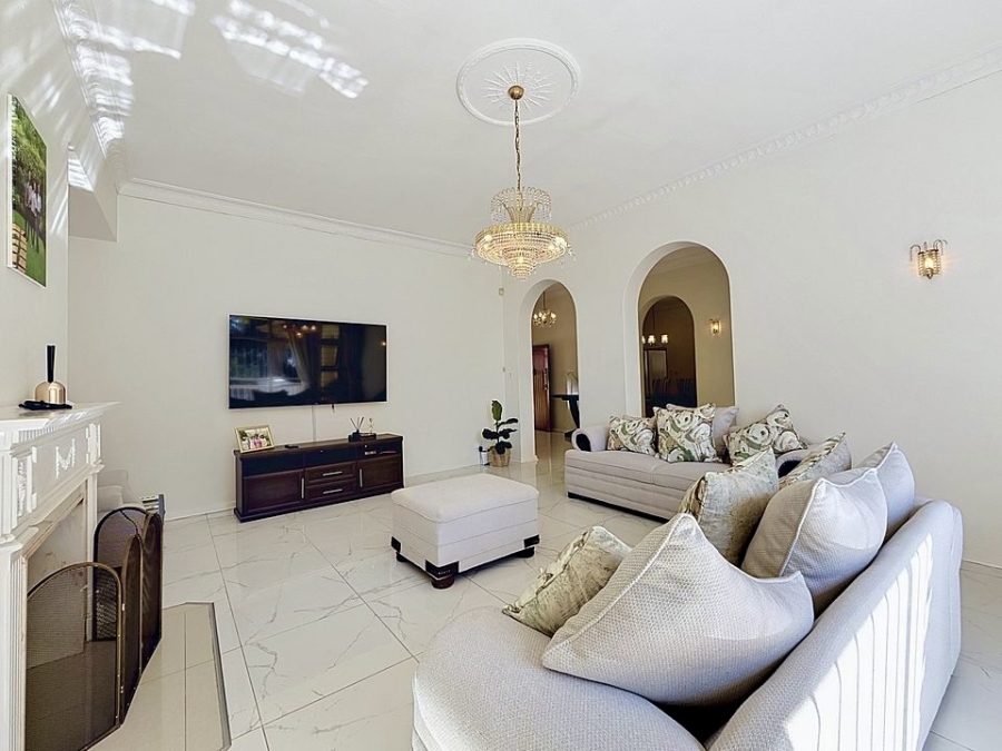 5 Bedroom Property for Sale in Waterkloof Park Gauteng