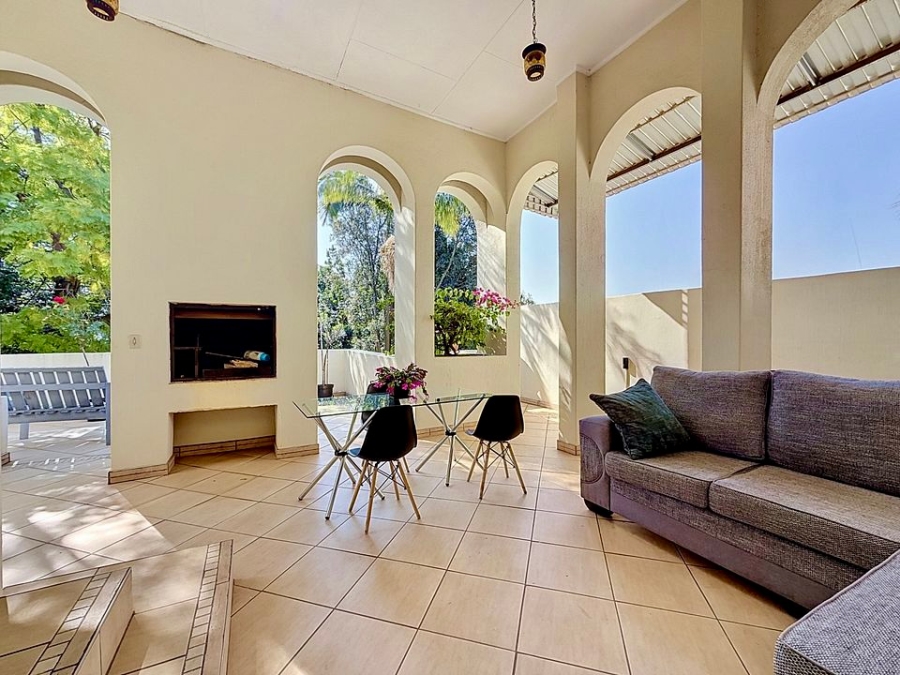 5 Bedroom Property for Sale in Waterkloof Park Gauteng
