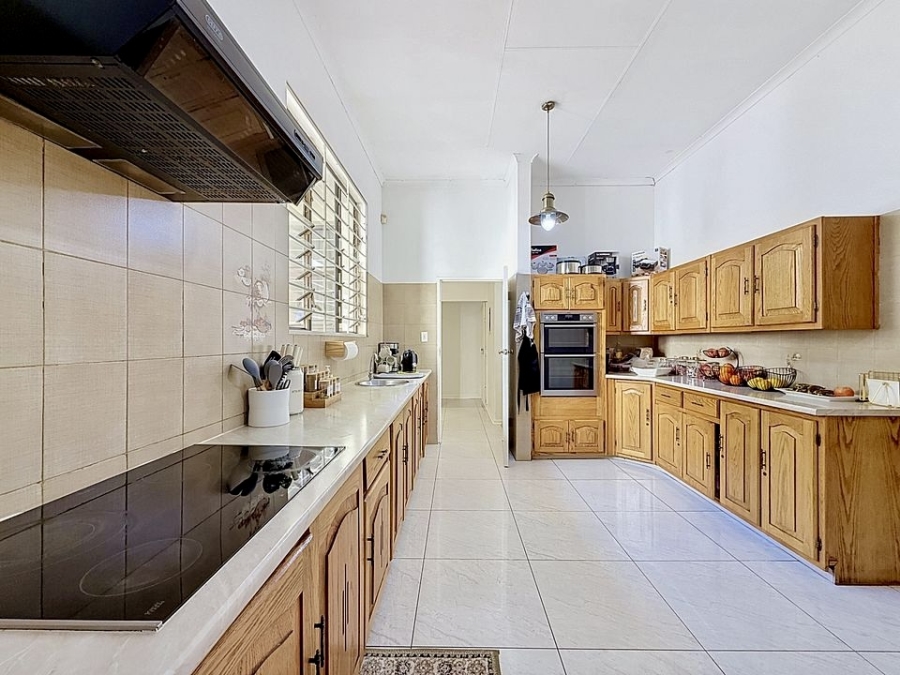 5 Bedroom Property for Sale in Waterkloof Park Gauteng