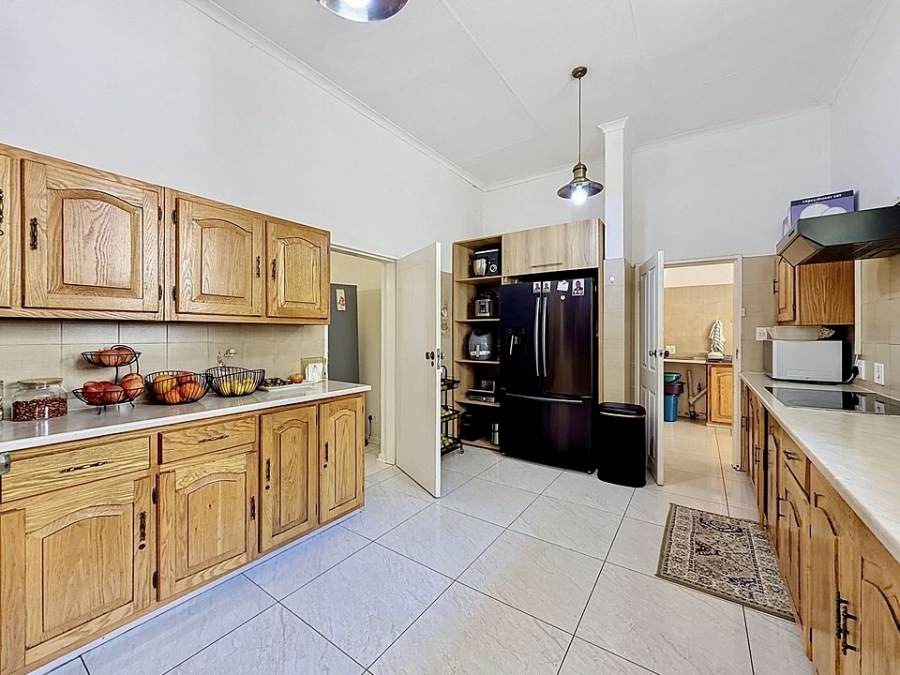 5 Bedroom Property for Sale in Waterkloof Park Gauteng