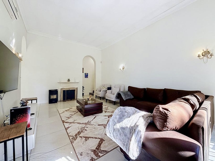 5 Bedroom Property for Sale in Waterkloof Park Gauteng
