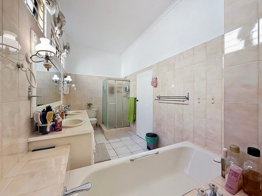 5 Bedroom Property for Sale in Waterkloof Park Gauteng