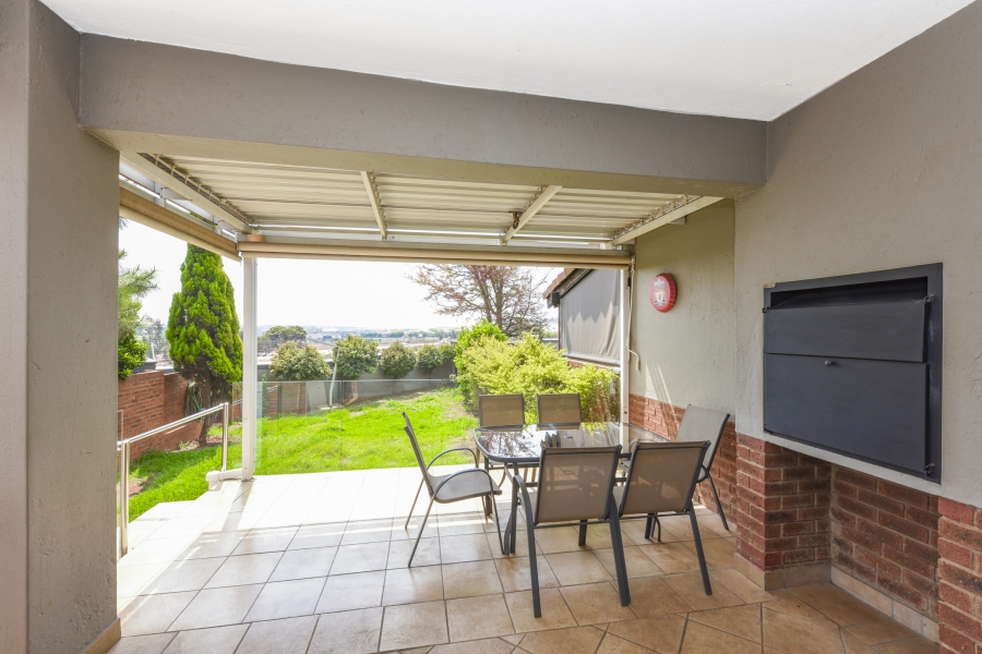 3 Bedroom Property for Sale in Rietvlei Ridge Country Estate Gauteng