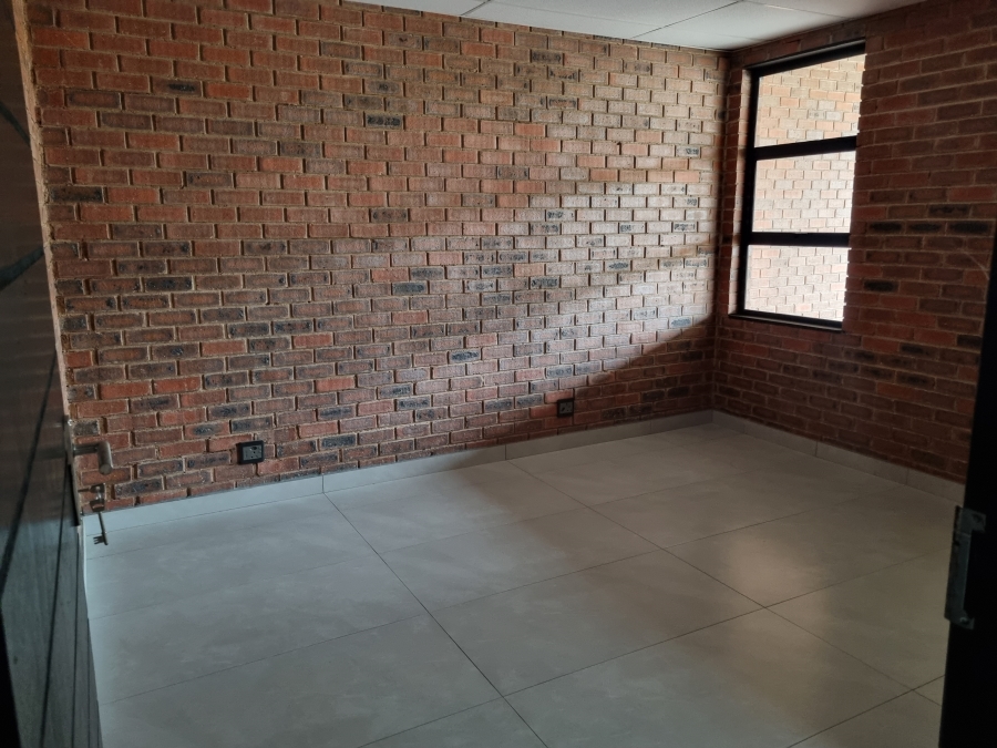 To Let Commercial Property for Rent in Chloorkop Gauteng