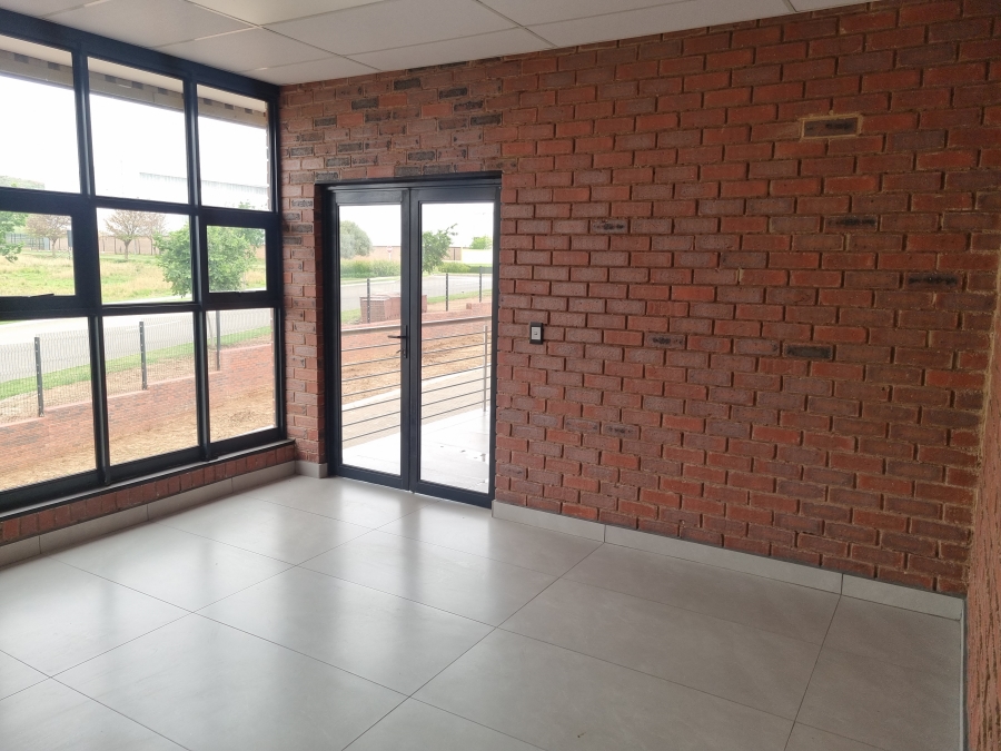 To Let Commercial Property for Rent in Chloorkop Gauteng