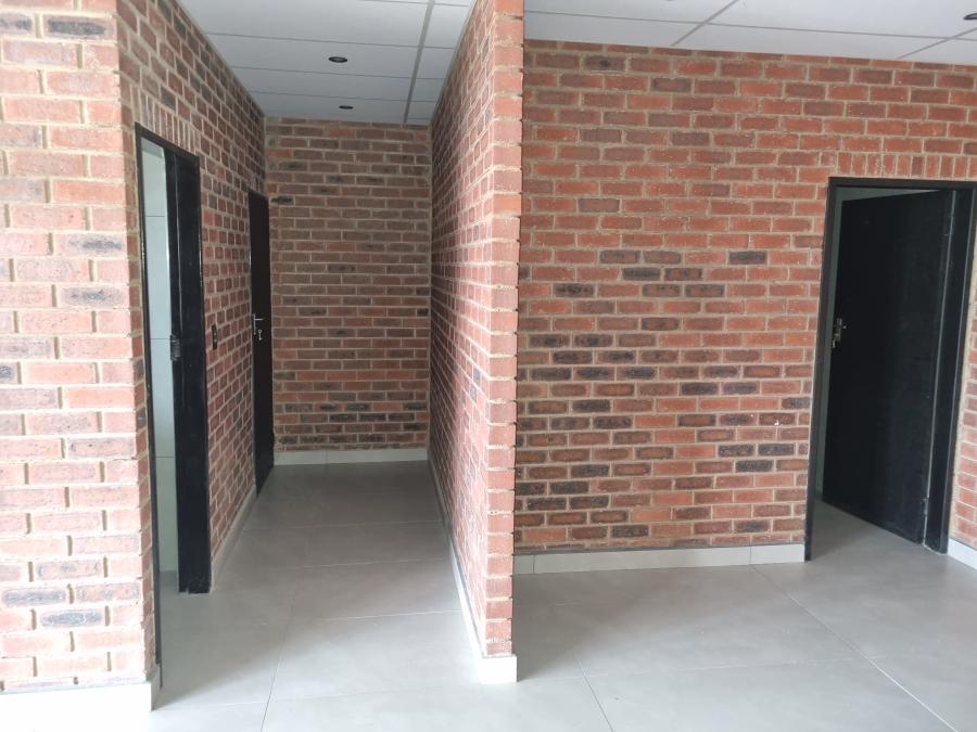 To Let Commercial Property for Rent in Chloorkop Gauteng