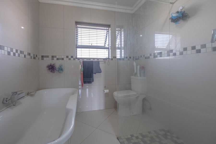 4 Bedroom Property for Sale in Birchleigh North Gauteng