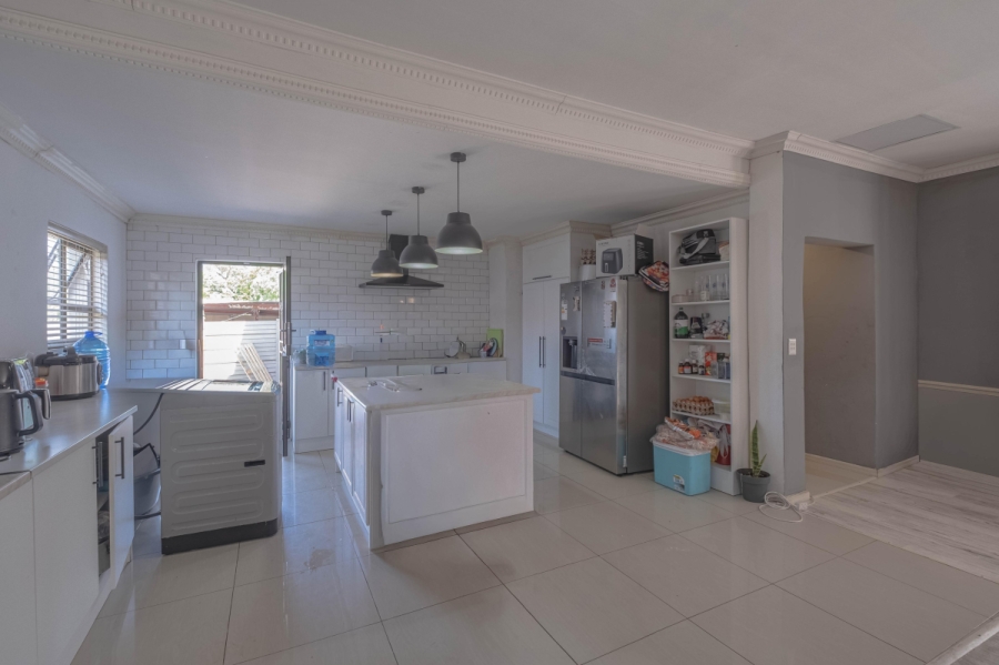 4 Bedroom Property for Sale in Birchleigh North Gauteng