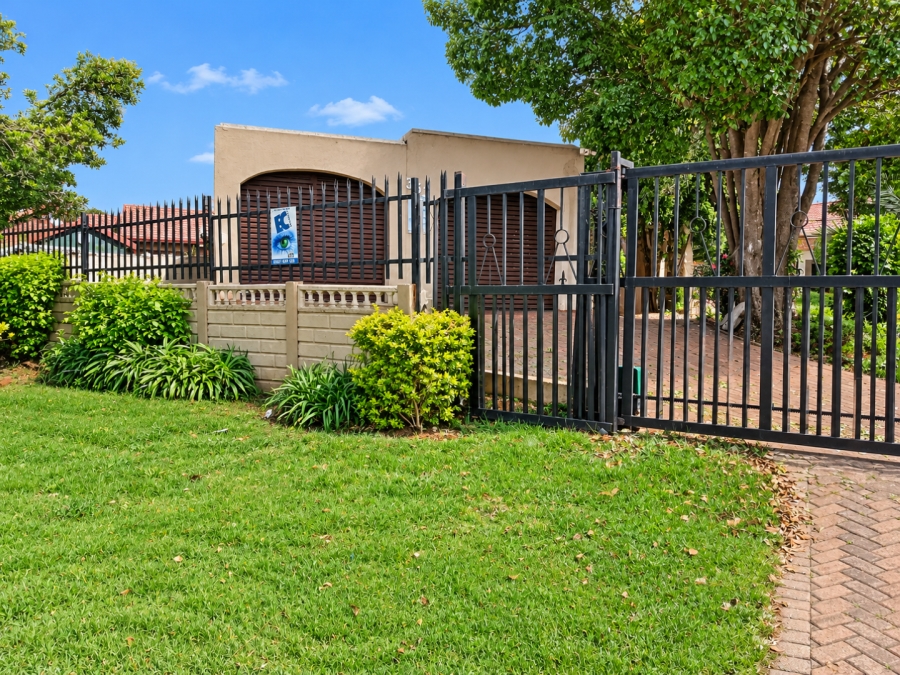 To Let 3 Bedroom Property for Rent in Lindhaven Gauteng