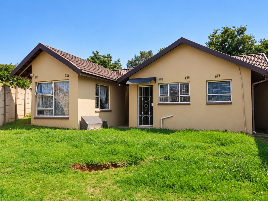To Let 3 Bedroom Property for Rent in Lindhaven Gauteng