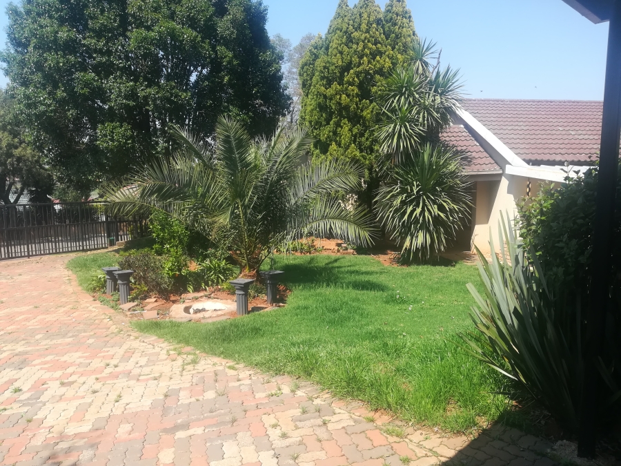 To Let 3 Bedroom Property for Rent in Lindhaven Gauteng