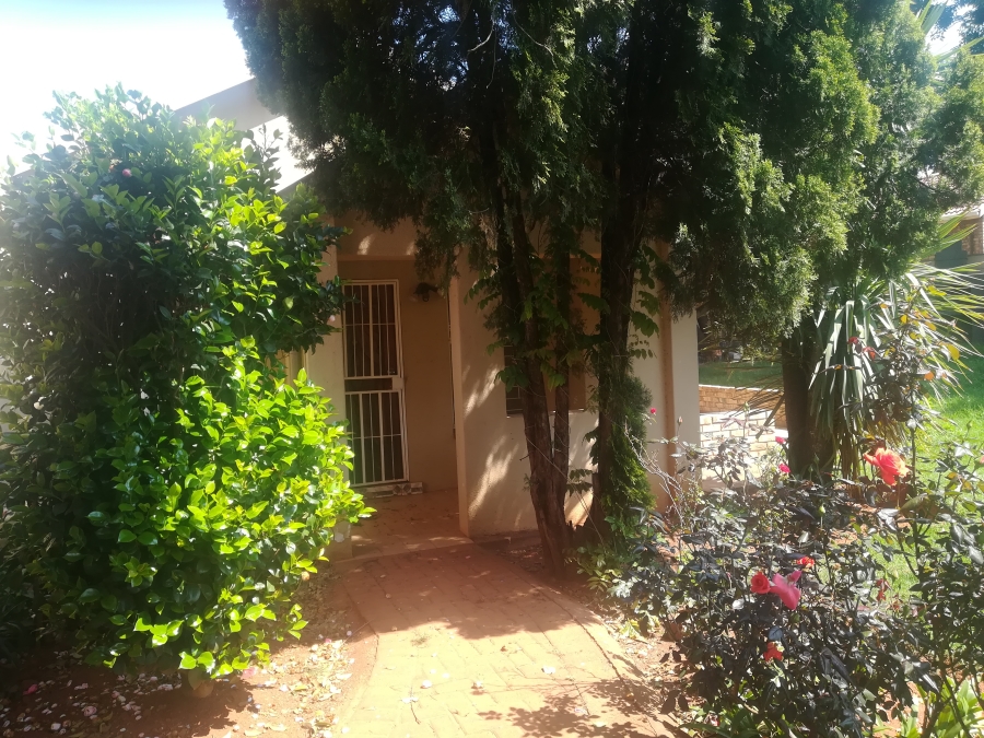To Let 3 Bedroom Property for Rent in Lindhaven Gauteng