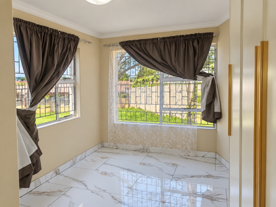 To Let 3 Bedroom Property for Rent in Lindhaven Gauteng