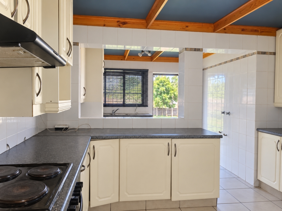 To Let 3 Bedroom Property for Rent in Lindhaven Gauteng
