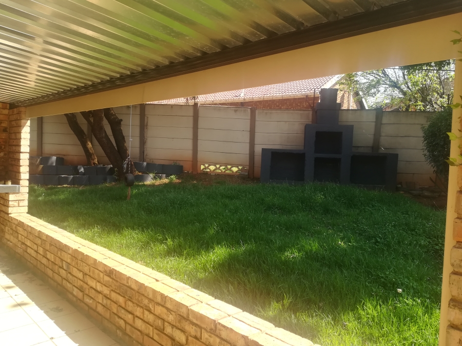 To Let 3 Bedroom Property for Rent in Lindhaven Gauteng