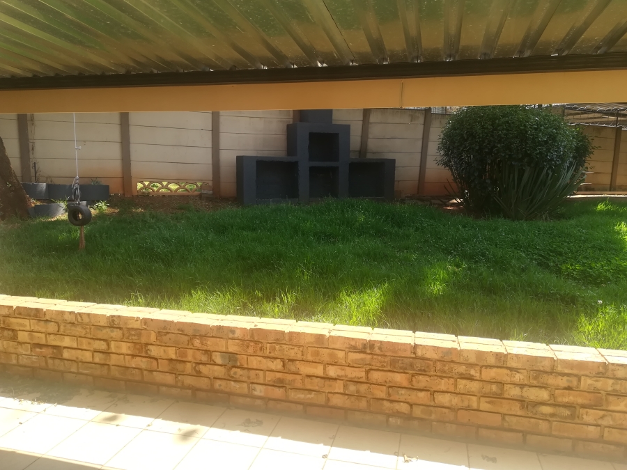 To Let 3 Bedroom Property for Rent in Lindhaven Gauteng