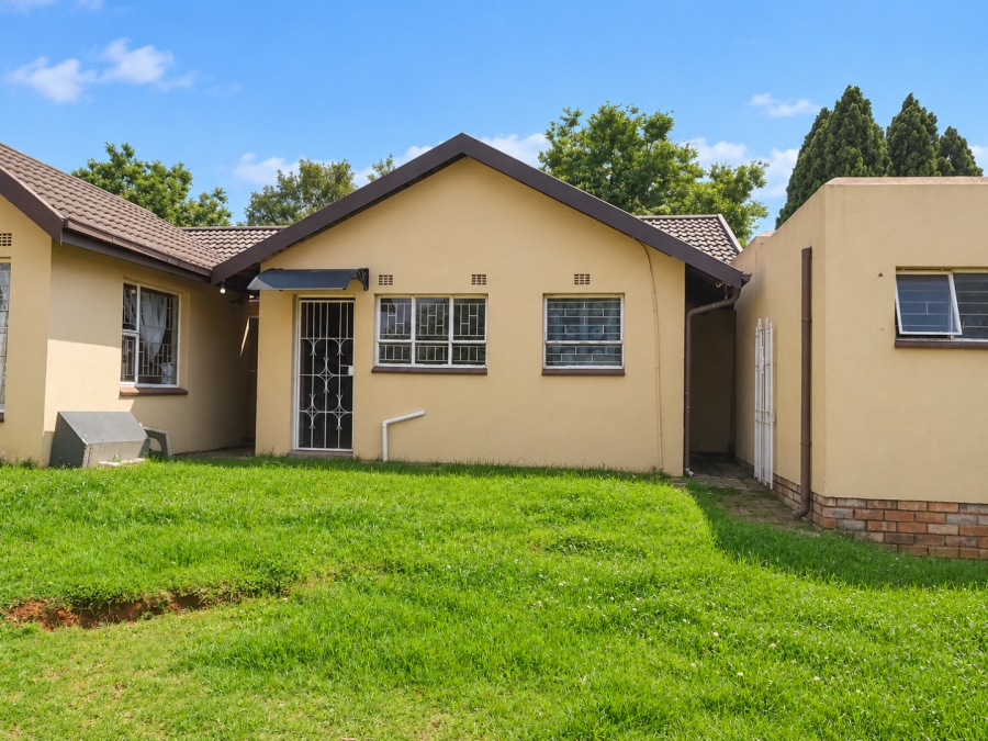 To Let 3 Bedroom Property for Rent in Lindhaven Gauteng