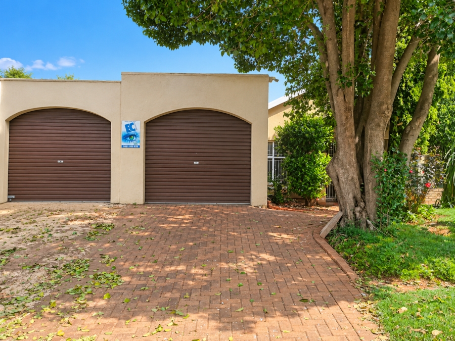 To Let 3 Bedroom Property for Rent in Lindhaven Gauteng