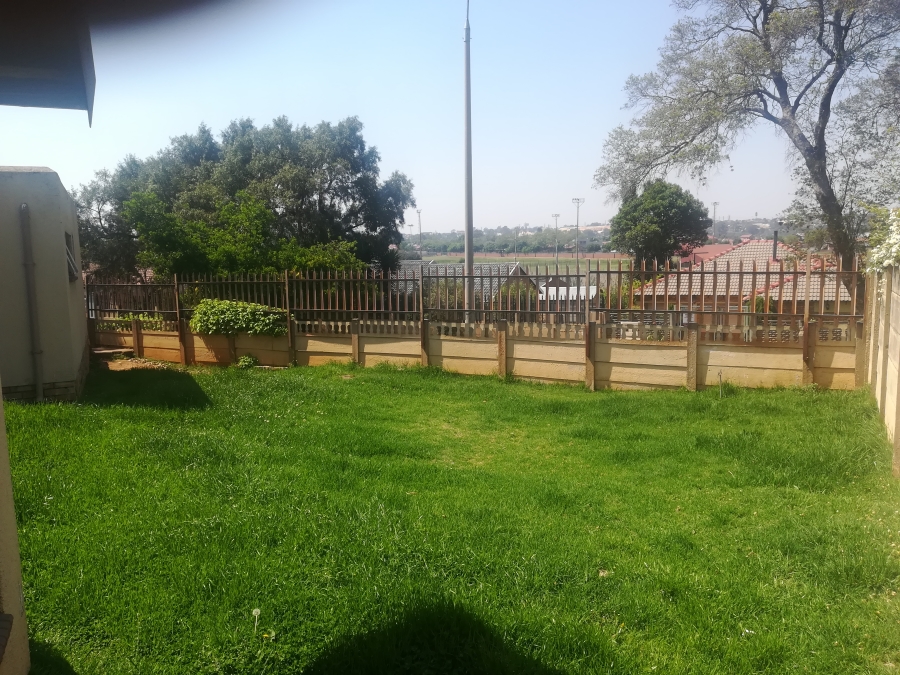 To Let 3 Bedroom Property for Rent in Lindhaven Gauteng