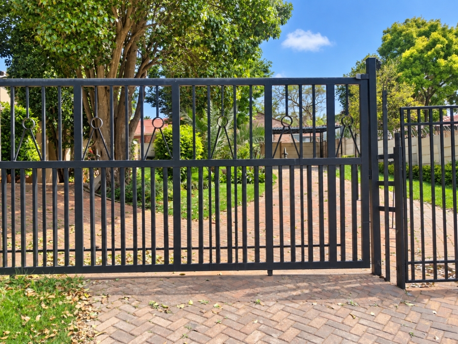 To Let 3 Bedroom Property for Rent in Lindhaven Gauteng