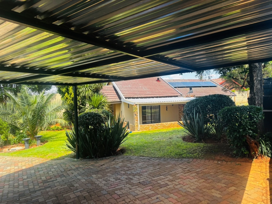 To Let 3 Bedroom Property for Rent in Lindhaven Gauteng