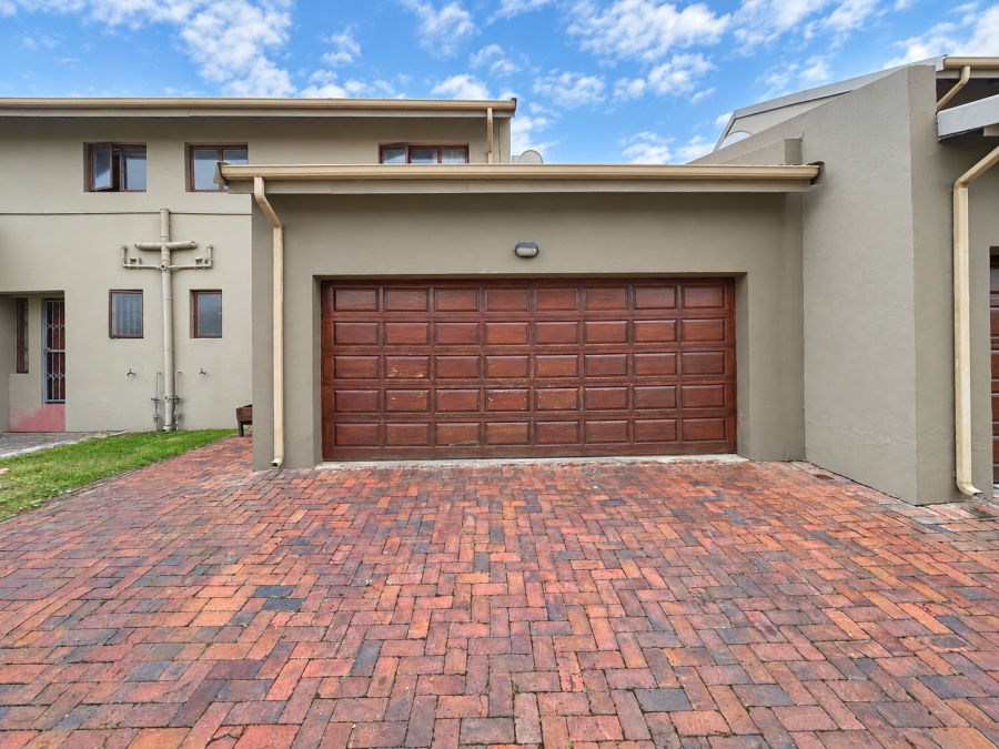 To Let 3 Bedroom Property for Rent in Radiokop Gauteng