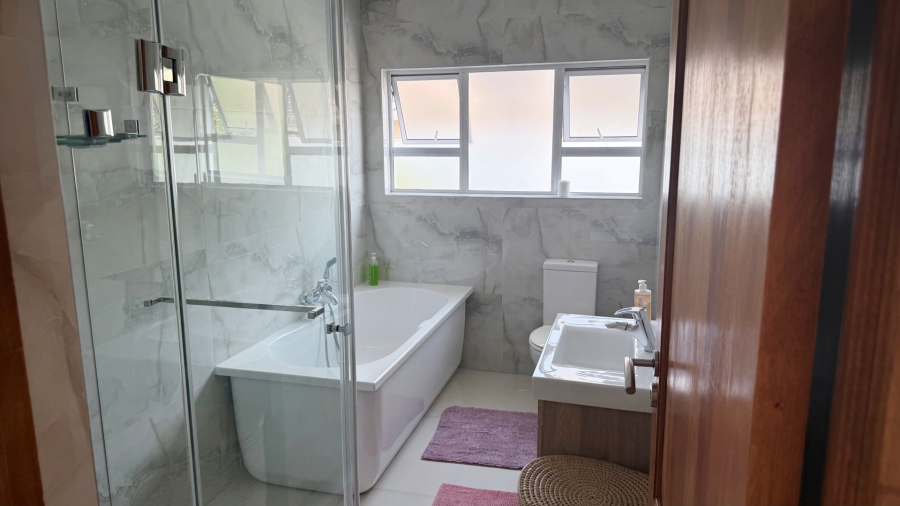 To Let 4 Bedroom Property for Rent in Bryanston Gauteng