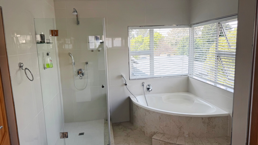 To Let 4 Bedroom Property for Rent in Bryanston Gauteng